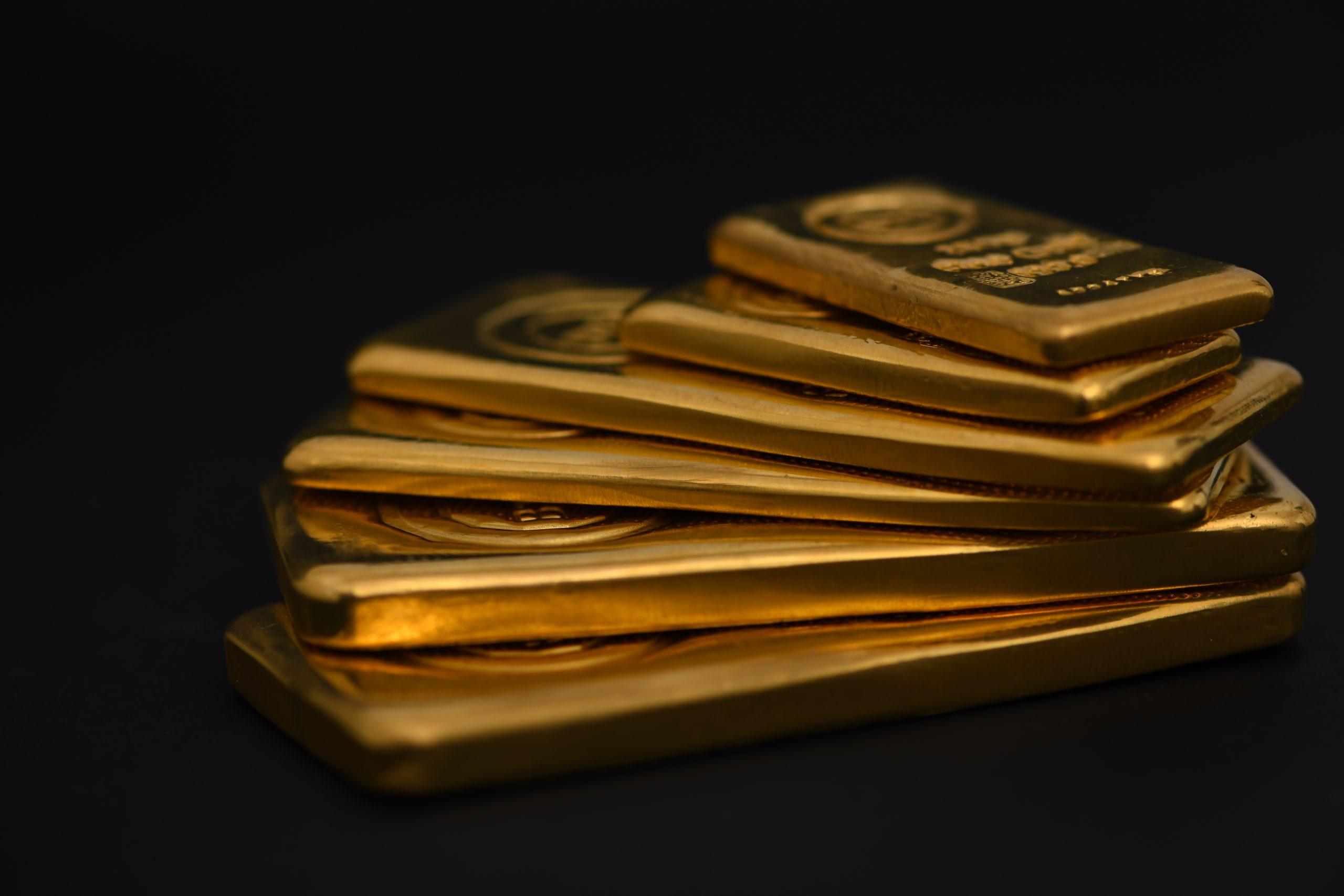 أسعار الذهب تتراجع بعد تأكيدات بمزيداً من ارتفاعات الفائدة